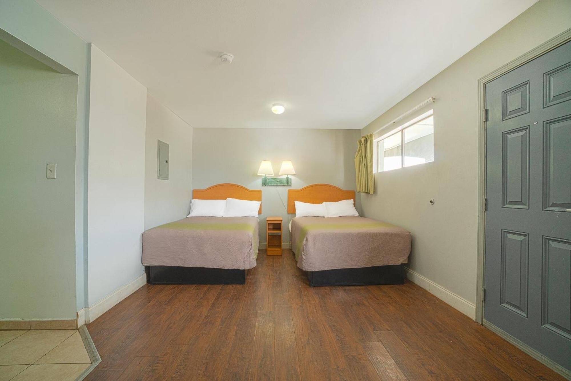 Oyo Hotel ميدلاند المظهر الخارجي الصورة