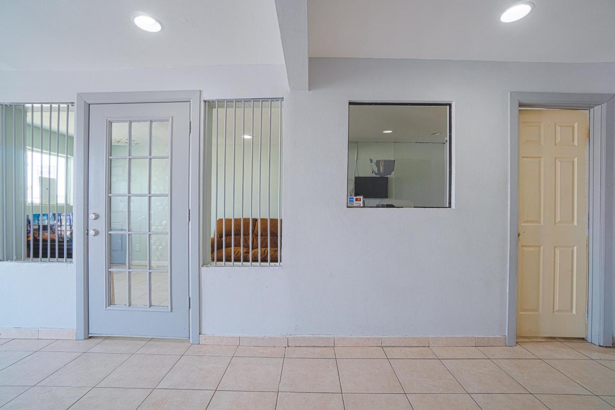 Oyo Hotel ميدلاند المظهر الخارجي الصورة